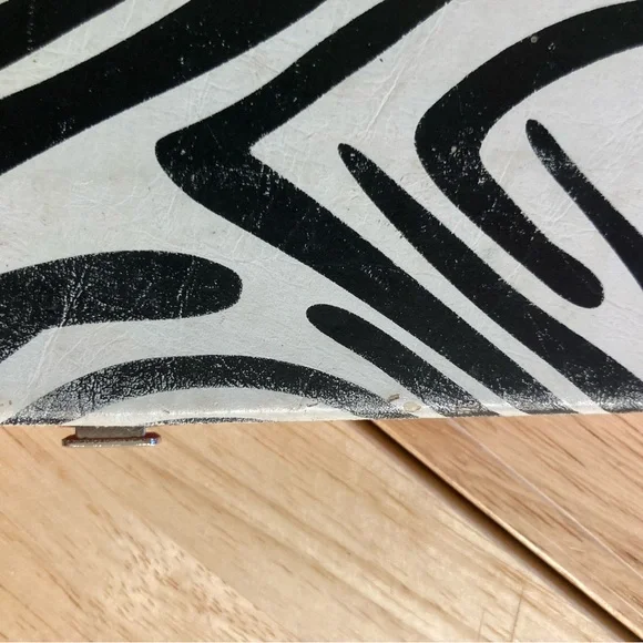 Zebra print wallet in good shape. See pictures for details & condition - Picture 4 of 5